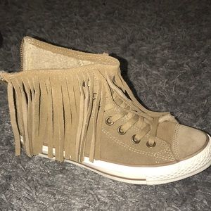 dark beige converse with fringe